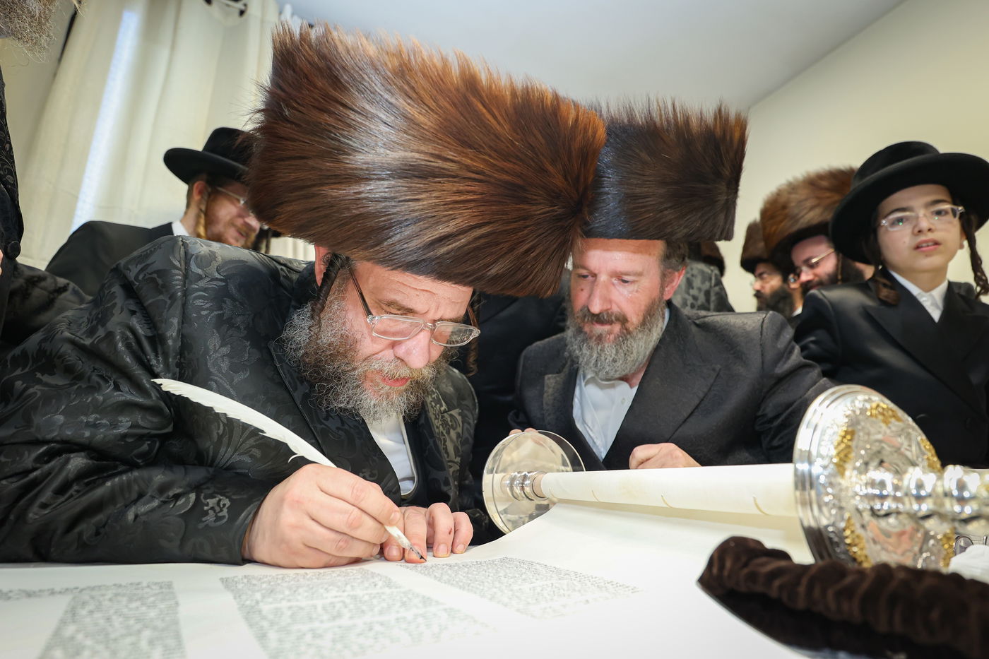 הרה"צ רבי יעקב מרדכי הגר בכתיבת אותיות