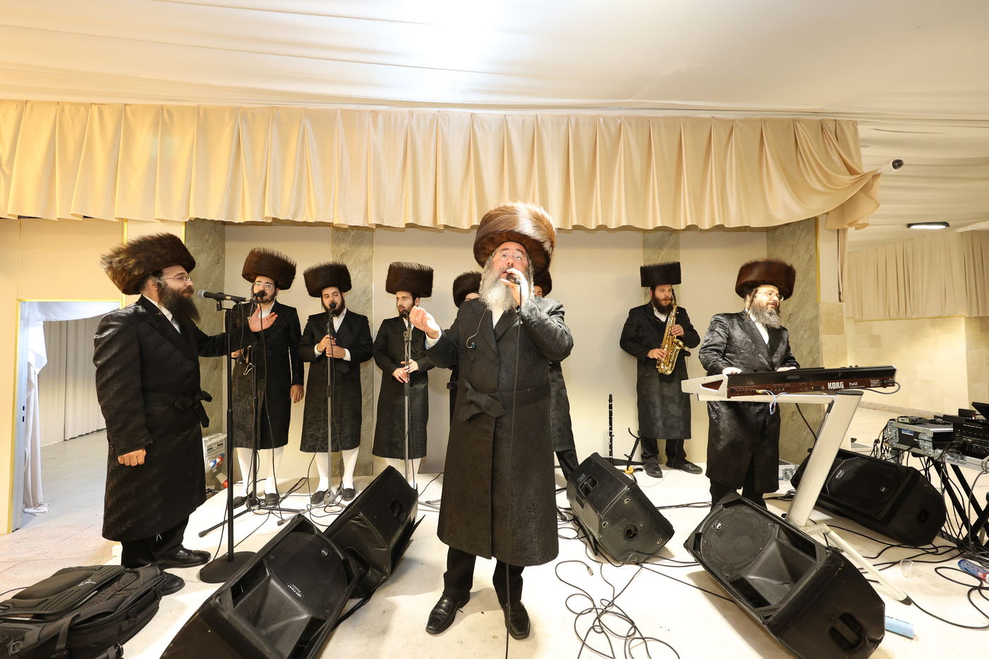 הכנסת ספר תורה לע"נ הר"ר ישראל נח ויזל ז"ל