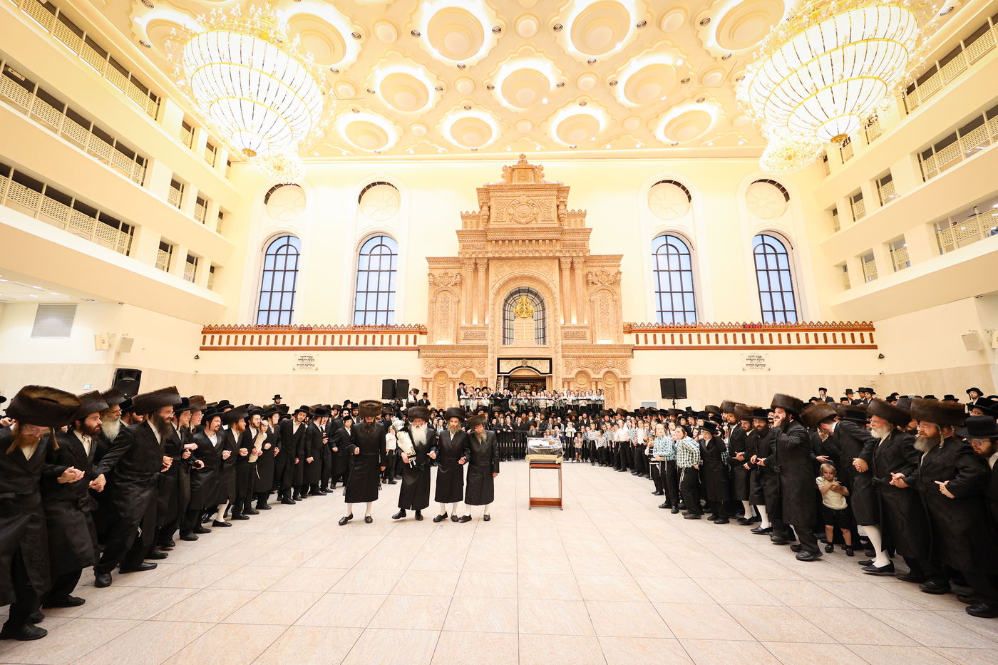 הכנסת ספר תורה לע"נ הר"ר ישראל נח ויזל ז"ל