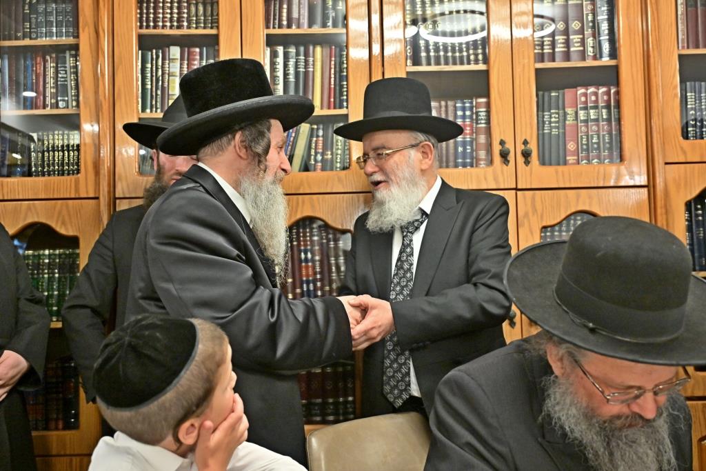 מעמד הכסת ספר תורה להיכל ישיבת הגרי"ש לצעירים