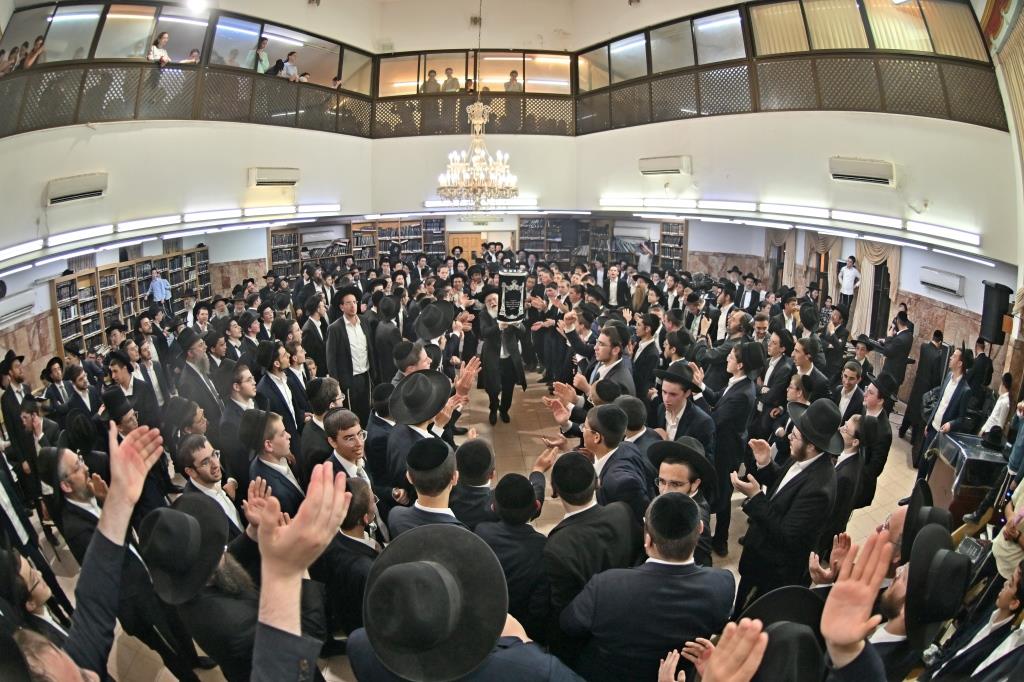 מעמד הכסת ספר תורה להיכל ישיבת הגרי"ש לצעירים