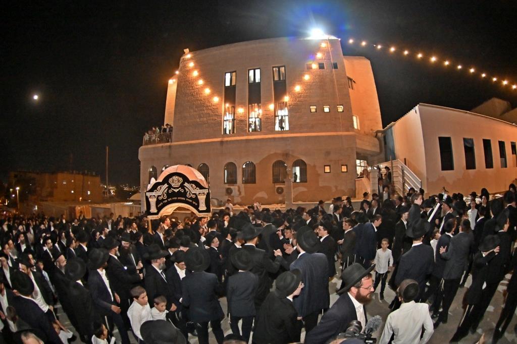 מעמד הכסת ספר תורה להיכל ישיבת הגרי"ש לצעירים