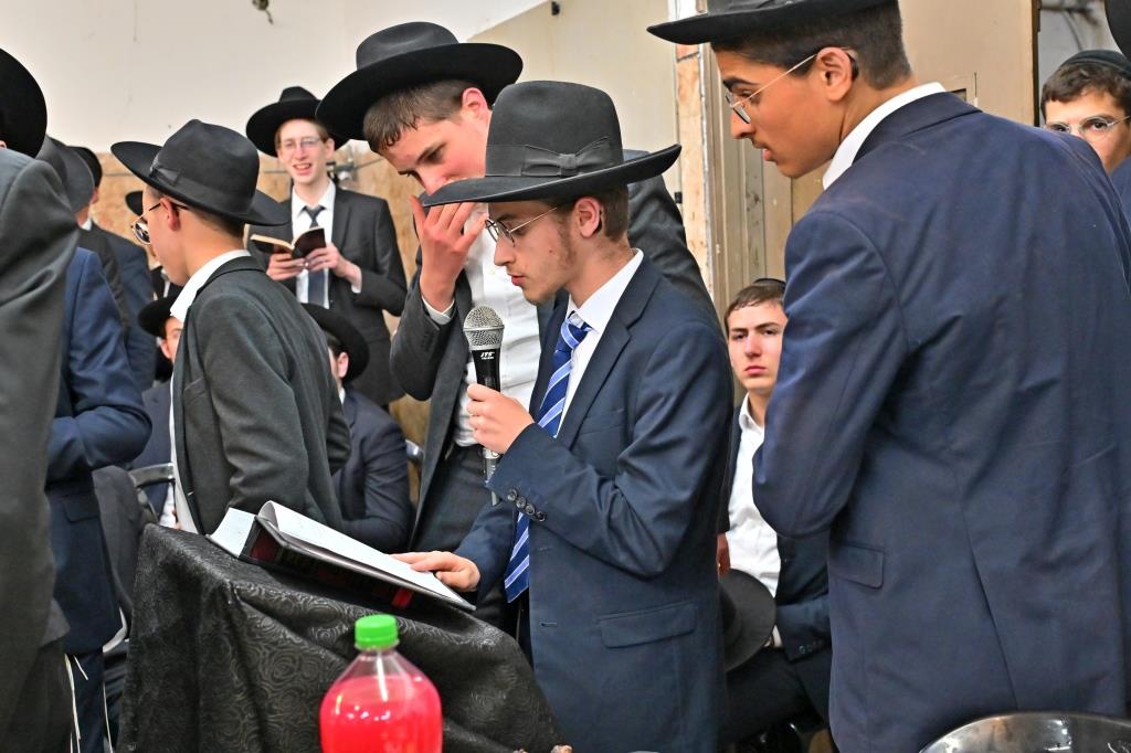 מעמד הכסת ספר תורה להיכל ישיבת הגרי"ש לצעירים