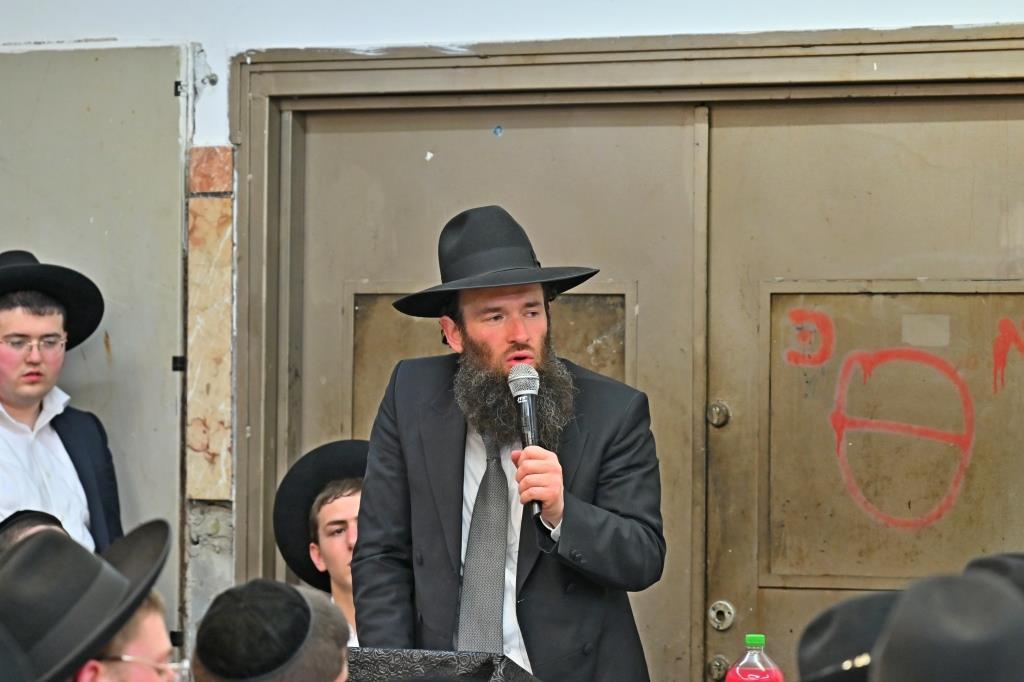 מעמד הכסת ספר תורה להיכל ישיבת הגרי"ש לצעירים