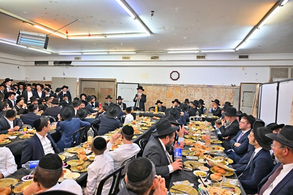 מעמד הכסת ספר תורה להיכל ישיבת הגרי"ש לצעירים