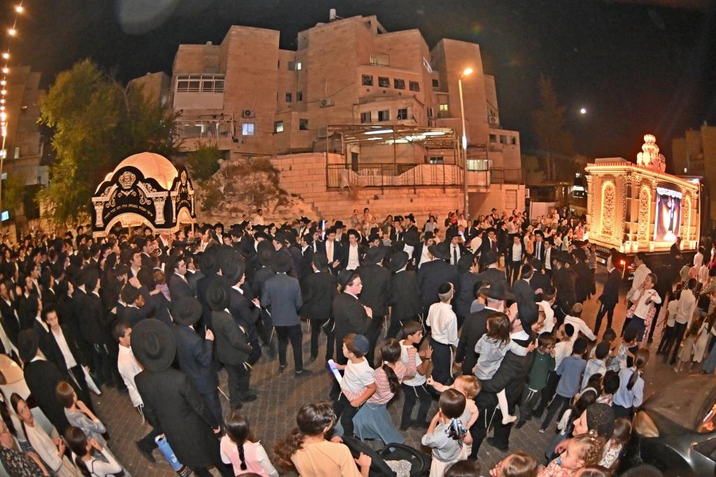 מעמד הכסת ספר תורה להיכל ישיבת הגרי"ש לצעירים