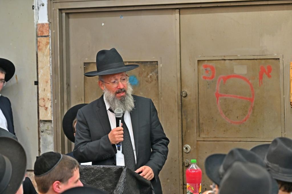 מעמד הכסת ספר תורה להיכל ישיבת הגרי"ש לצעירים