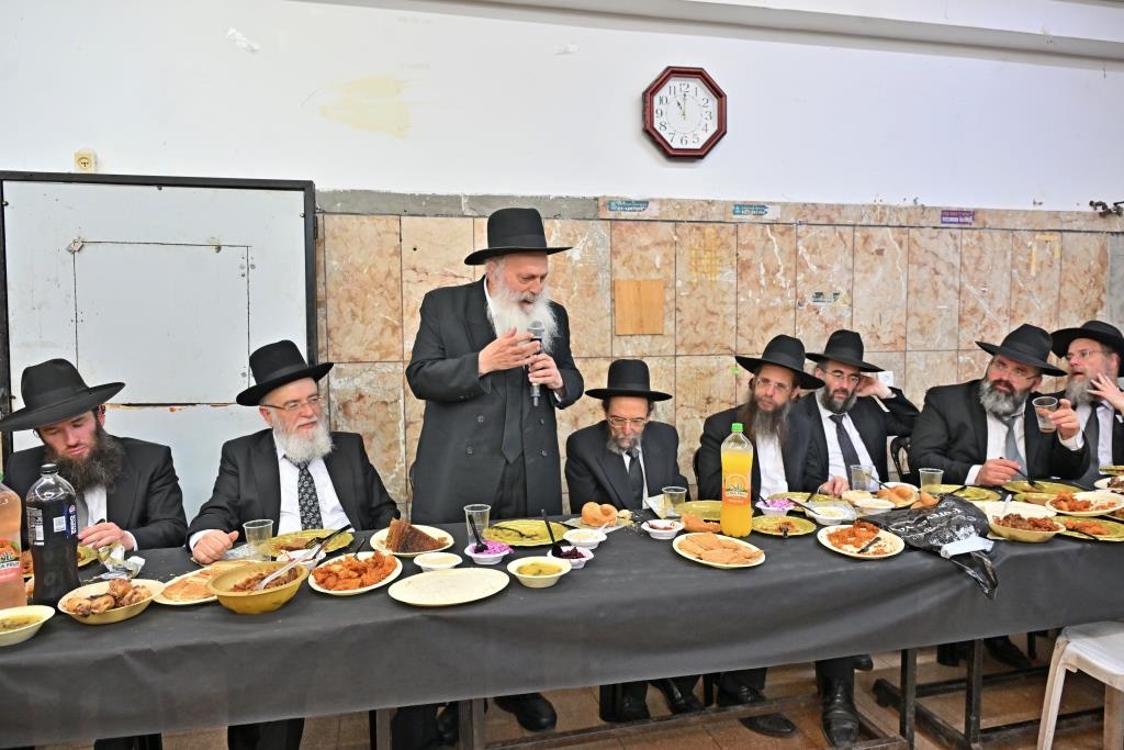 מעמד הכסת ספר תורה להיכל ישיבת הגרי"ש לצעירים