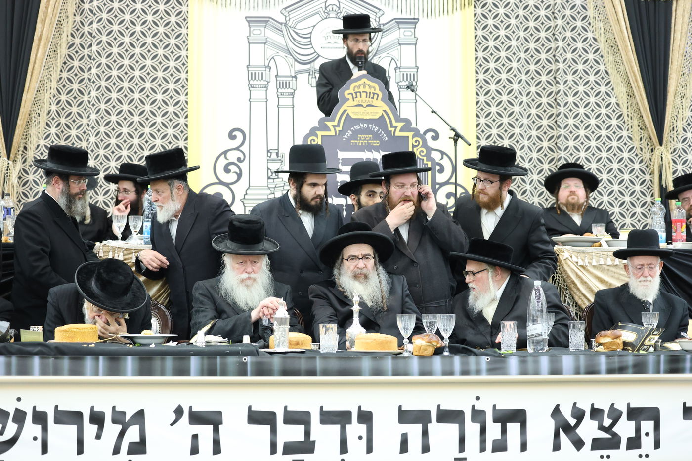 האדמו"ר מבית יצחק ד'ספינקא במעמד