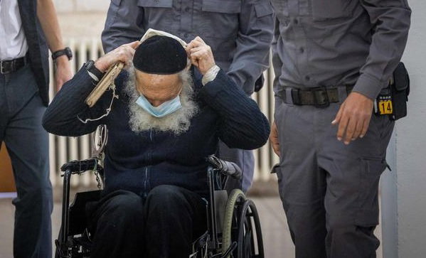 שרביט מובא לדיון בבית המשפט