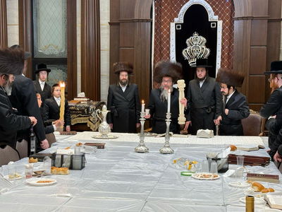 האדמו"ר מסקולען, שב"ק אצל דודו האדמו"ר מסקולען לייקווד