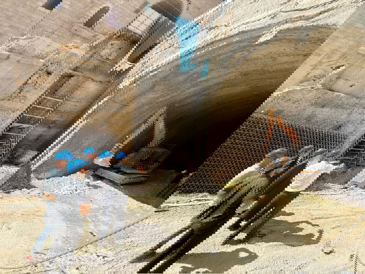 אחרי שנים רבות של המתנה: נפרצה המנהרה למעלית הכותל | תיעוד מרגש