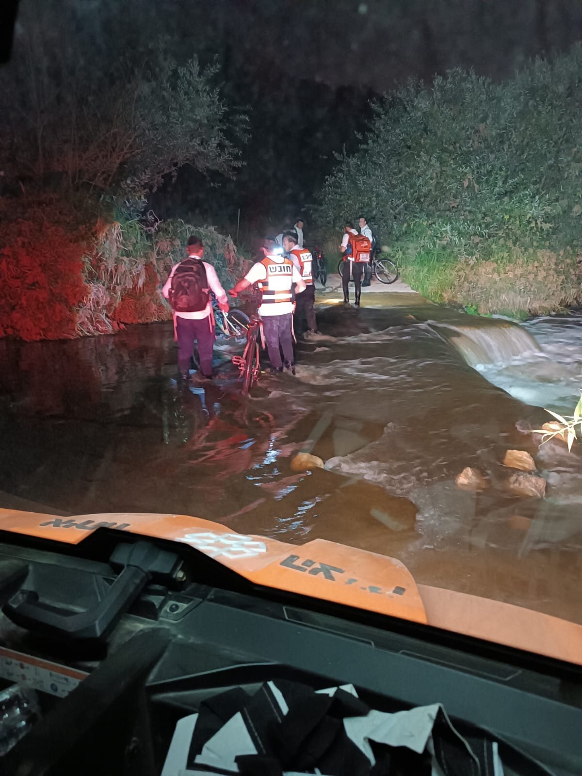 עוד לפני בין הזמנים: בחורים שרכבו על אופניים נקלעו למצוקה בהרי ירושלים