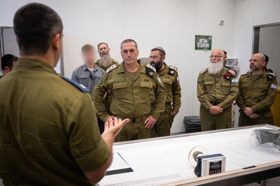 הרמטכ"ל במחנה שורה, בתחילת השבוע