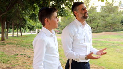 ארי גולדוואג וילד הפלא רפאל קליין בקליפ חדש: "שלח אהבתך"