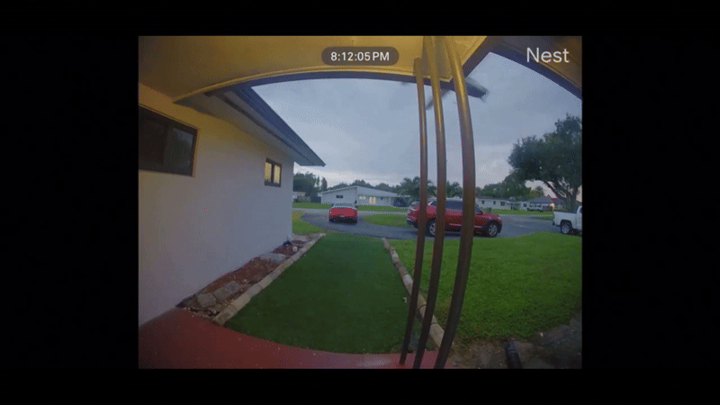 תיעוד דרמטי: מטוס קל התרסק על עץ בשכונת מגורים - כולם ניצלו