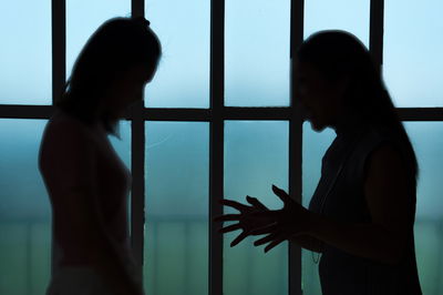 כשאמא לא מפרגנת לבת שלה המוצלחת ומנסה להקטין אותה | סיפור מטלטל