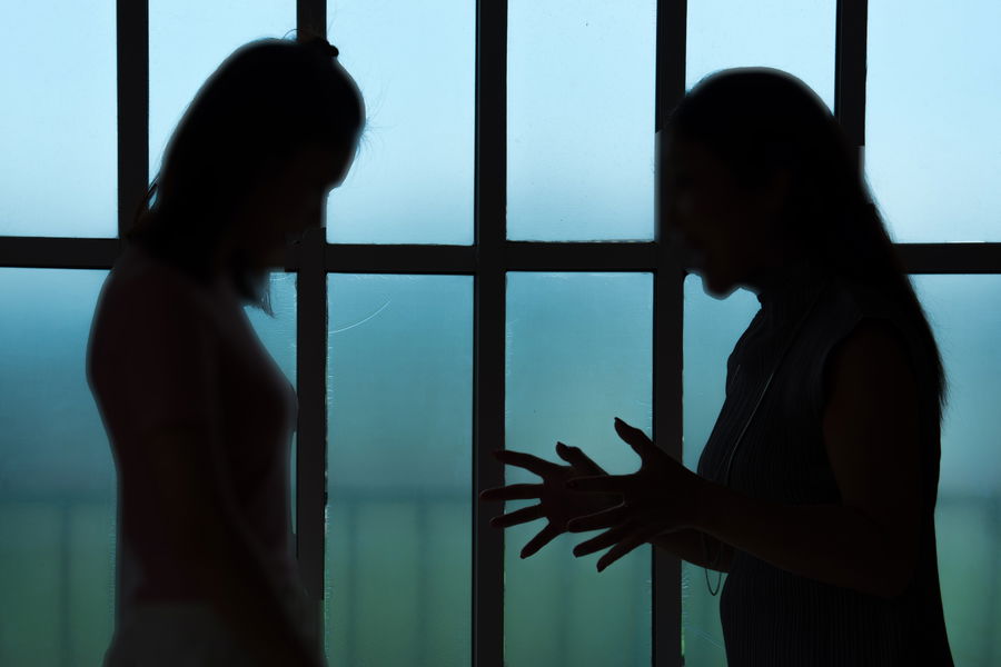 כשאמא לא מפרגנת לבת שלה המוצלחת ומנסה להקטין אותה | סיפור מטלטל