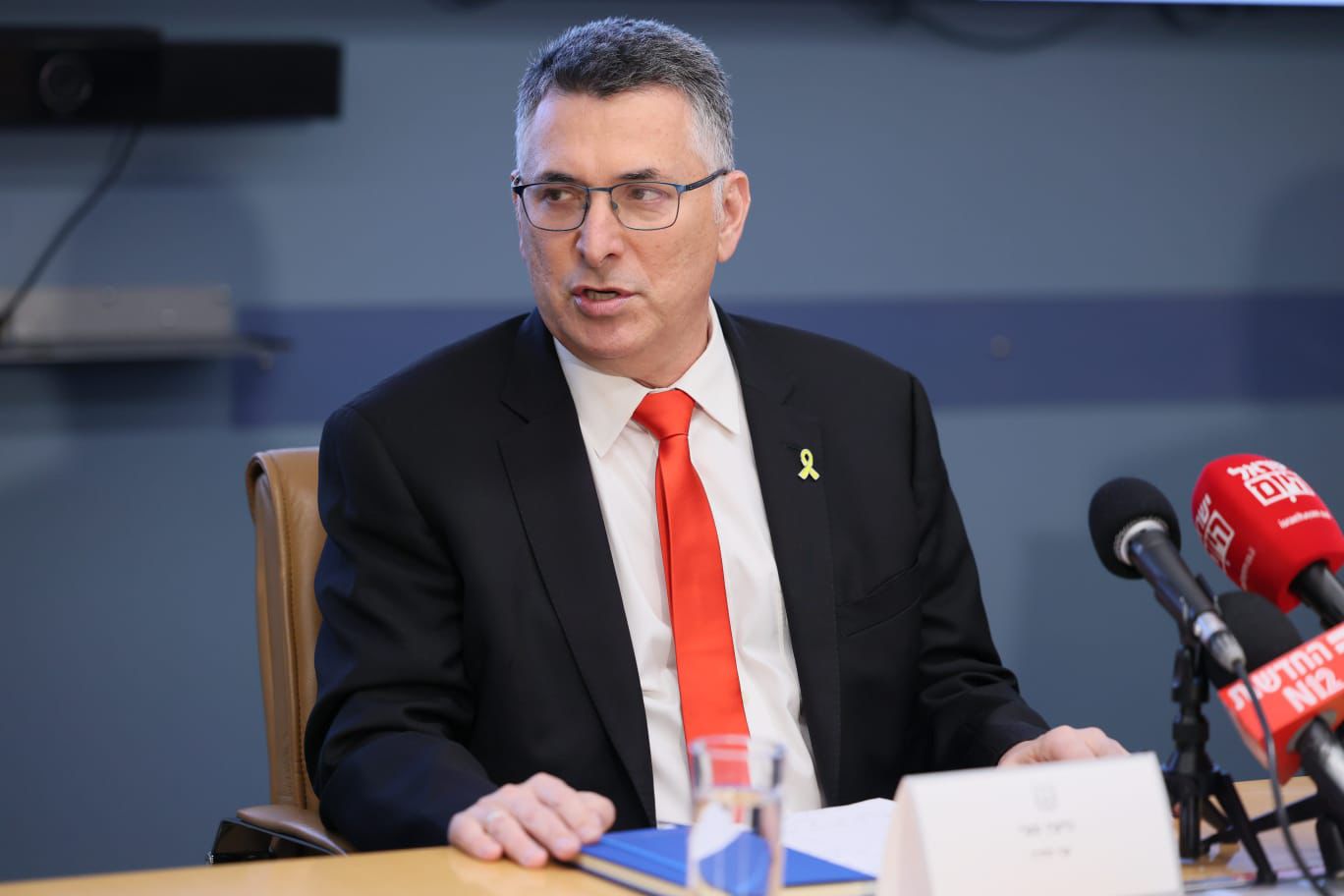 שר החוץ סער