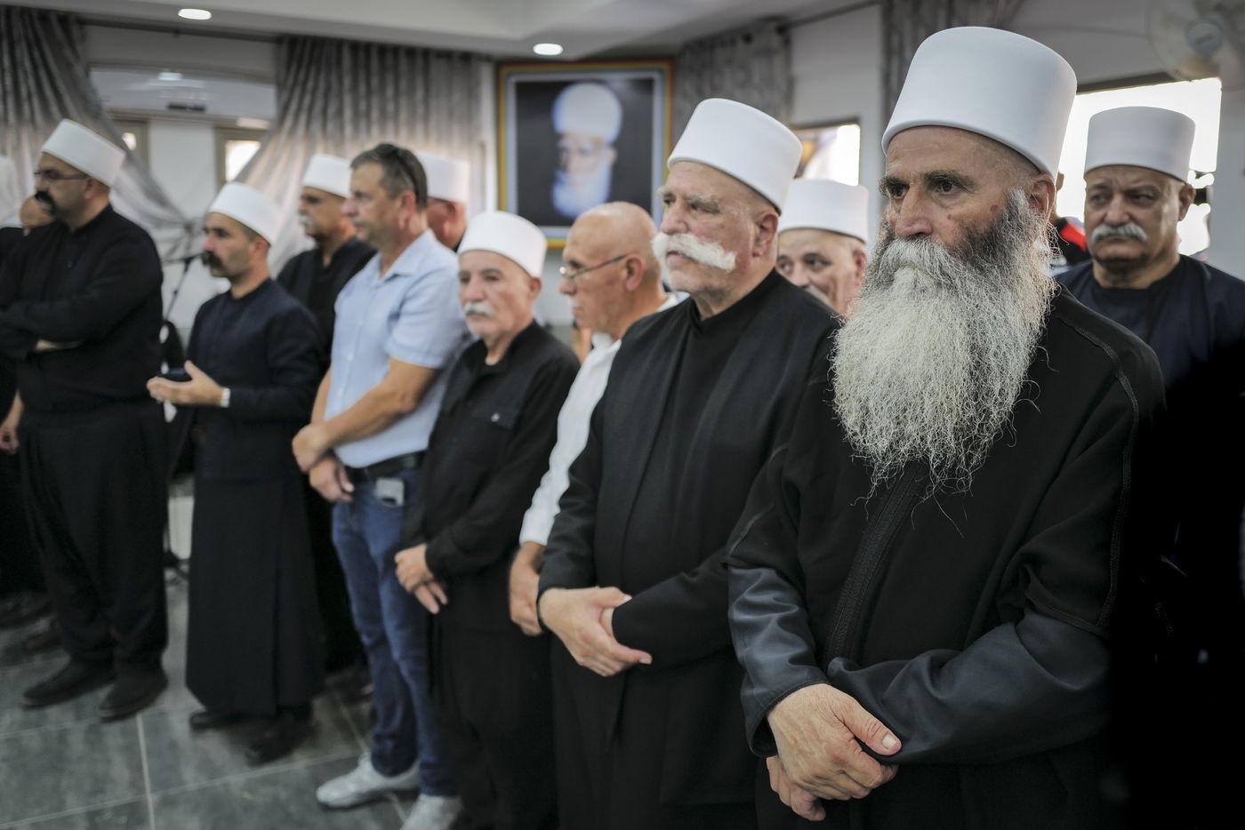 משפחתו וחבריו של החייל הישראלי רב-סרן (מיל') נאיל פווארסי משתתפים בטקס הלווייתו בכפר הדרוזי מע'אר, ב-20 בספטמבר 2024, הוא נהרג בתקיפת מזל"ט של חיזבאללה בצפון ישראל