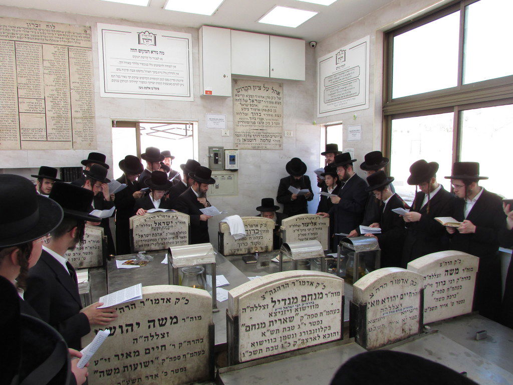 הילולא קדישא בקאסוב ויז'ניץ