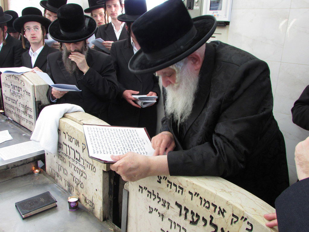 הילולא קדישא בקאסוב ויז'ניץ