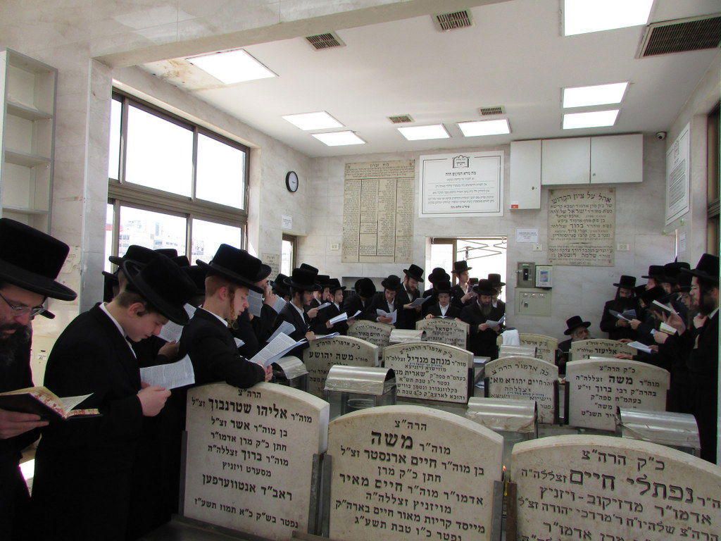 הילולא קדישא בקאסוב ויז'ניץ