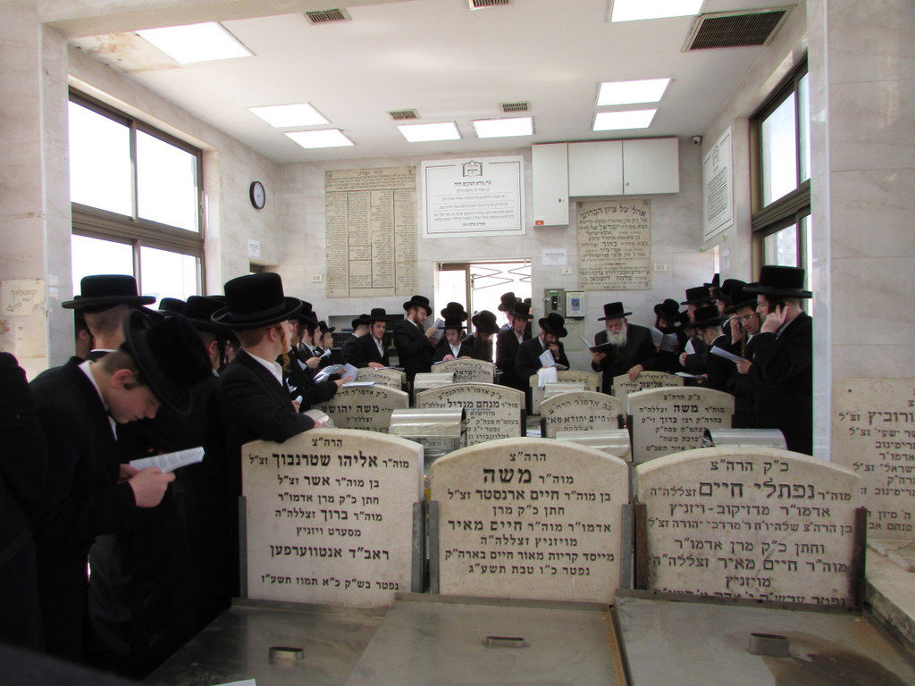 הילולא קדישא בקאסוב ויז'ניץ