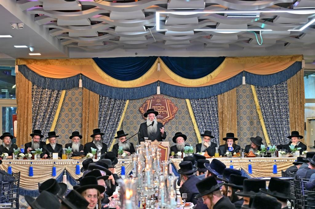 מעמד כבוד התורה למצטייני מפעל קנין ההלכה דחסידי באבוב 45