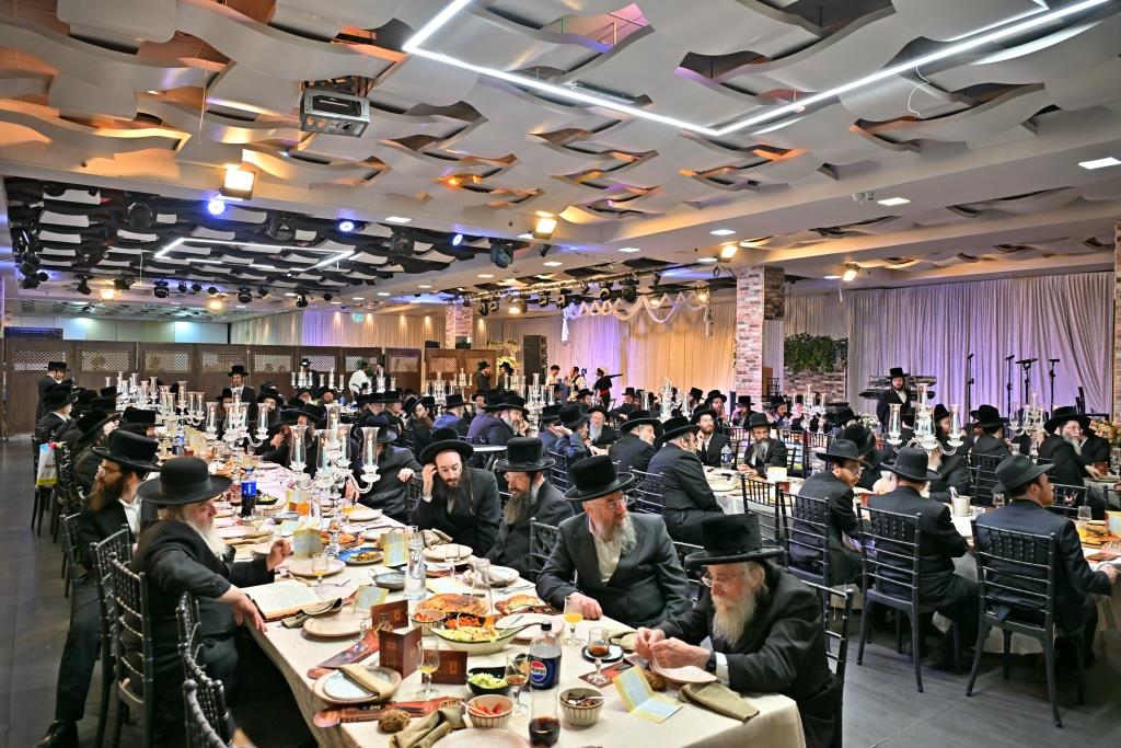 מעמד כבוד התורה למצטייני מפעל קנין ההלכה דחסידי באבוב 45