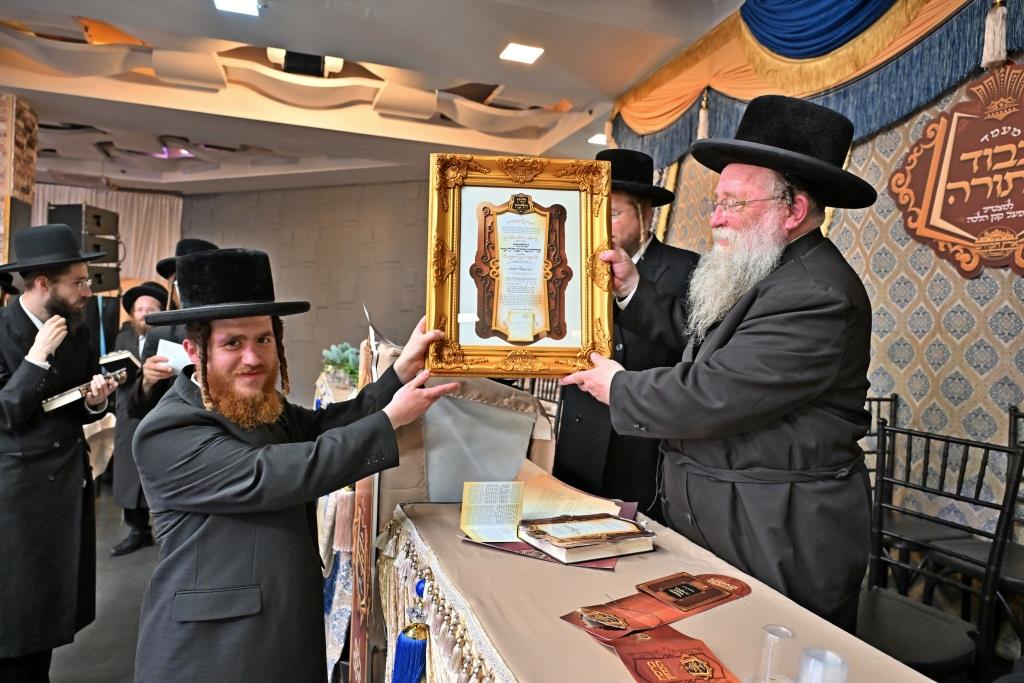 מעמד כבוד התורה למצטייני מפעל קנין ההלכה דחסידי באבוב 45