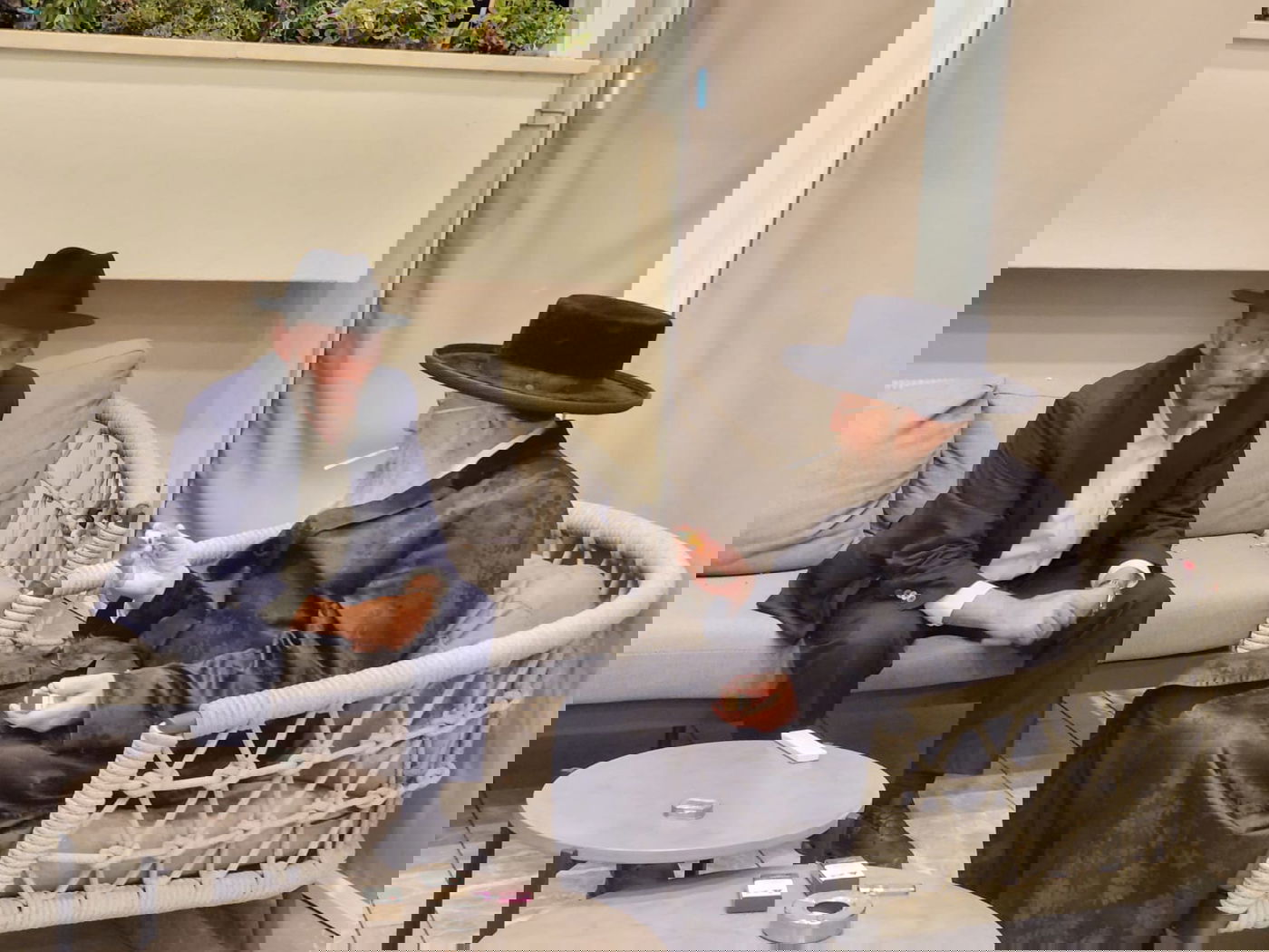 האדמו״ר מפינסק קרלין בביקור אצל יוסי ערבליך