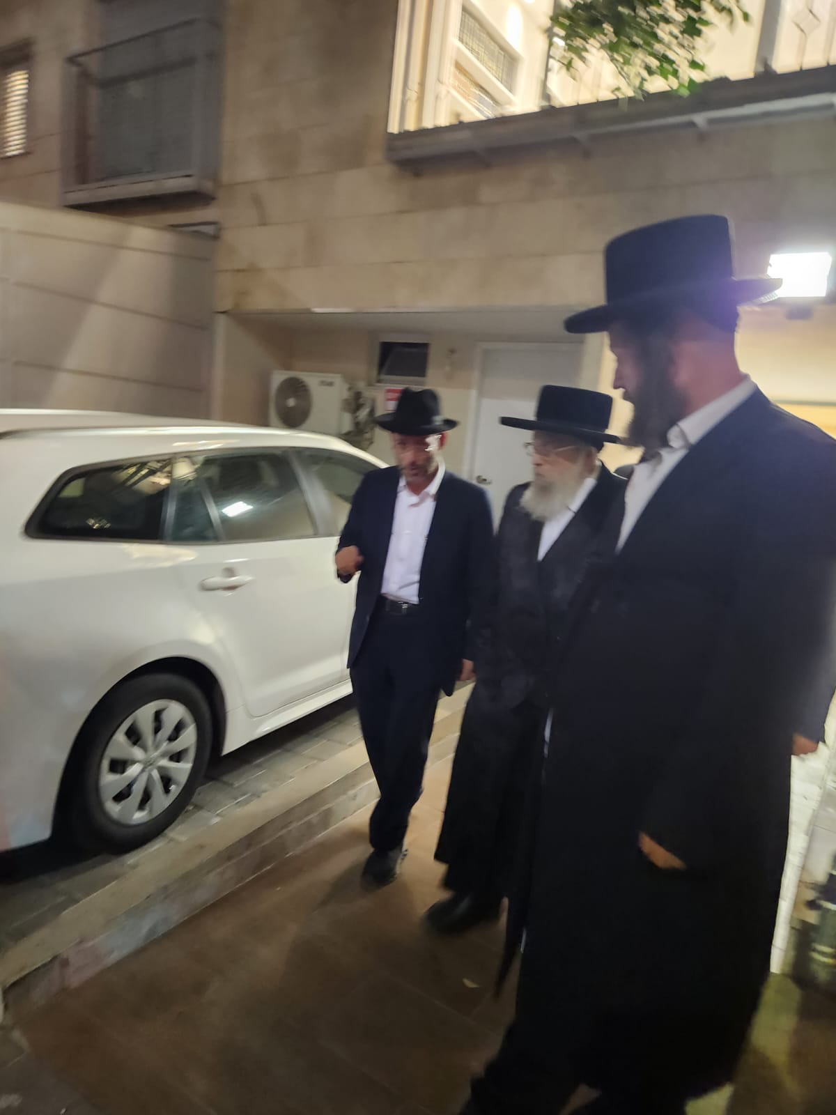 האדמו״ר מפינסק קרלין בביקור אצל יוסי ערבליך