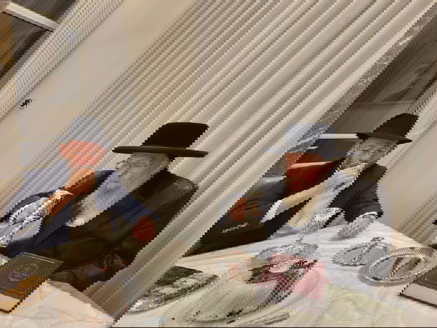 האדמו״ר מפינסק קרלין בביקור אצל יוסי ערבליך