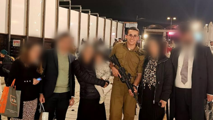 אברהם ז"ל עם בני המשפחה