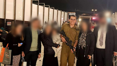 אברהם ז"ל עם בני המשפחה