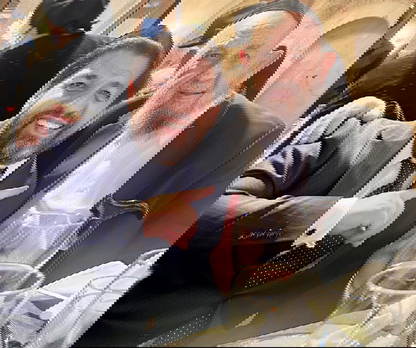 רב הסלבס מרדכי חסידים ואביו