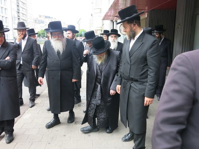 האדמו"ר מטשערנוביל בביקור אצל הגה"צ רבי אהרן שיף, גאב"ד אנטווערפן