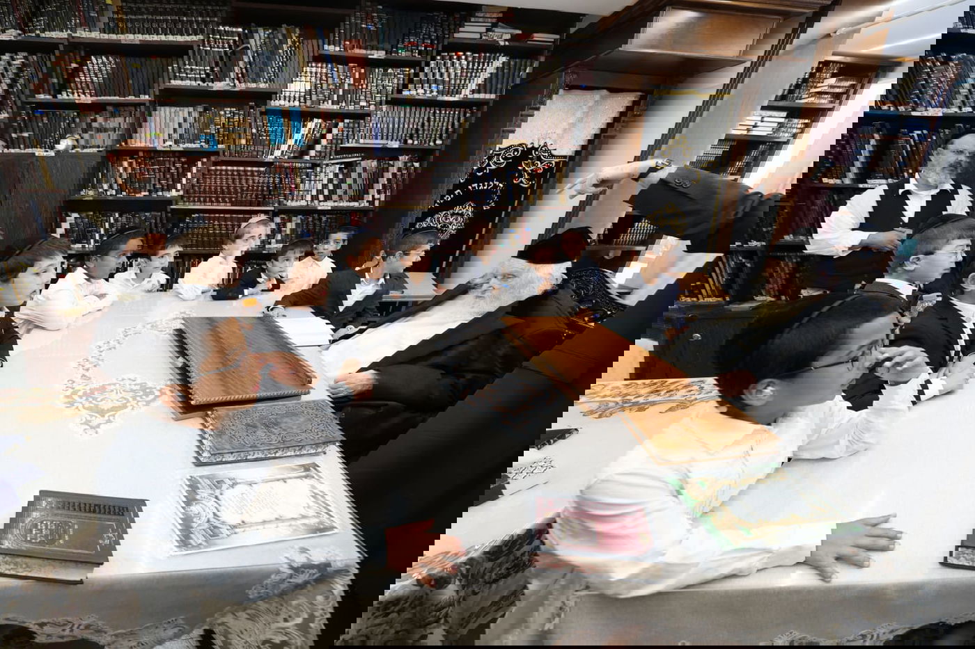 תלמידי 'חניכי התורה - תורת יהושע' אצל הגר"מ שטרנבוך