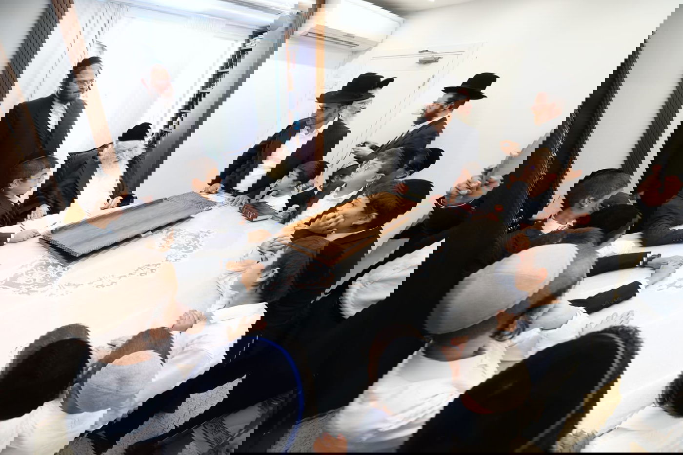 תלמידי 'חניכי התורה - תורת יהושע' אצל הגר"מ שטרנבוך