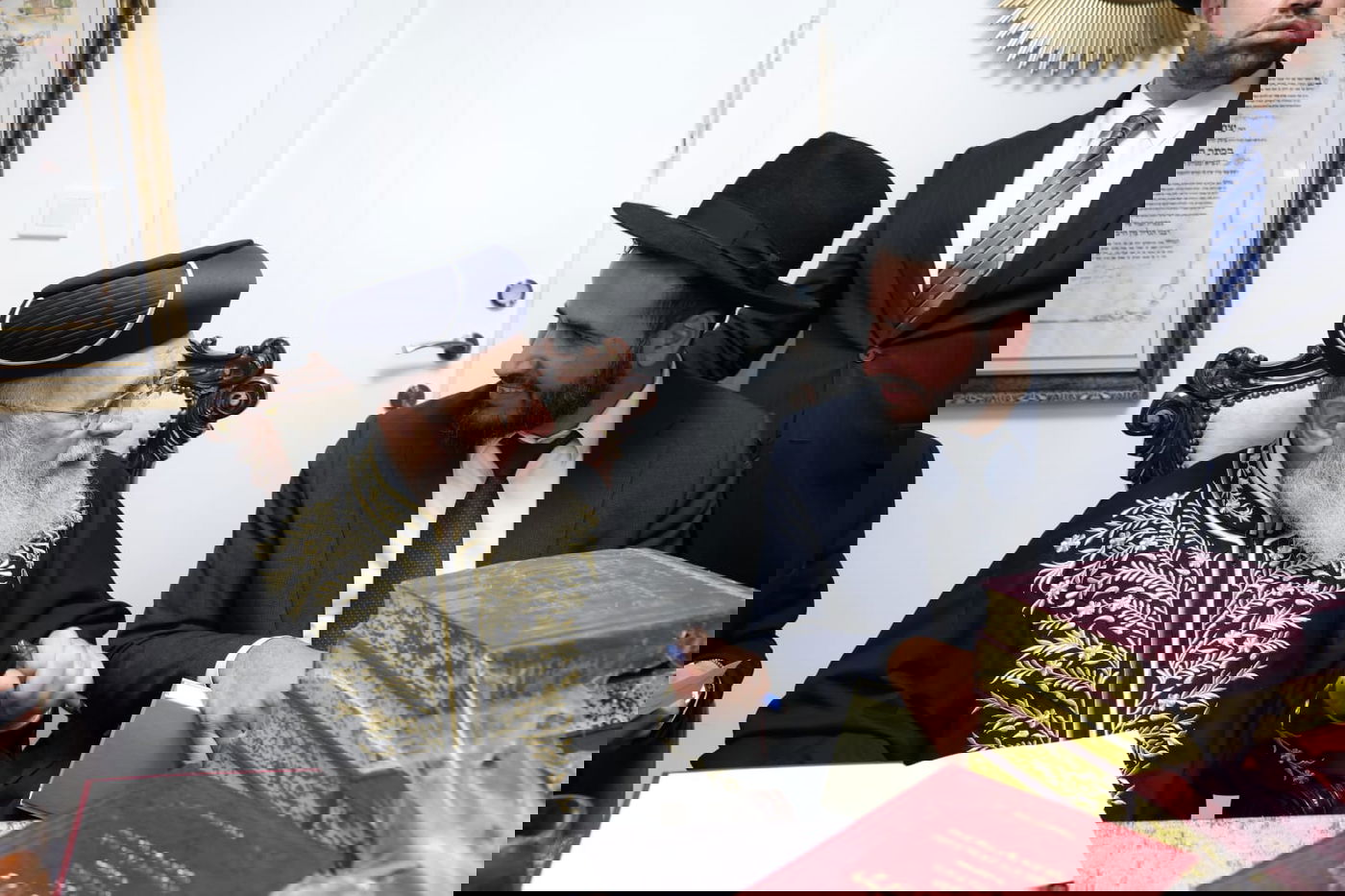 אברכי כולל 'דעת קנית' במעונו של הראשל"צ הגר"י יוסף