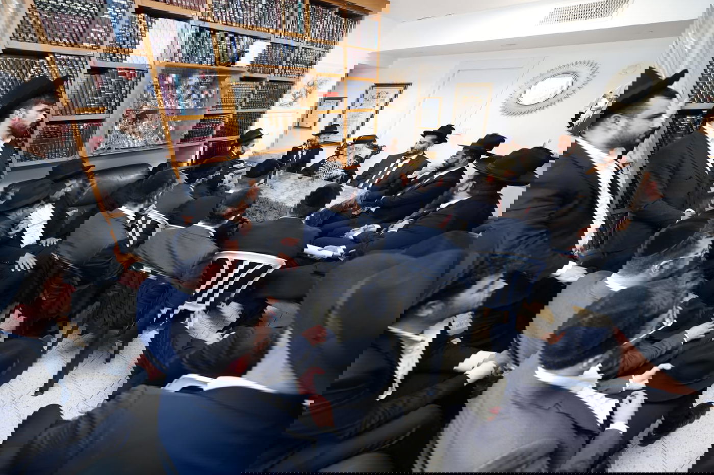 אברכי כולל 'דעת קנית' במעונו של הראשל"צ הגר"י יוסף