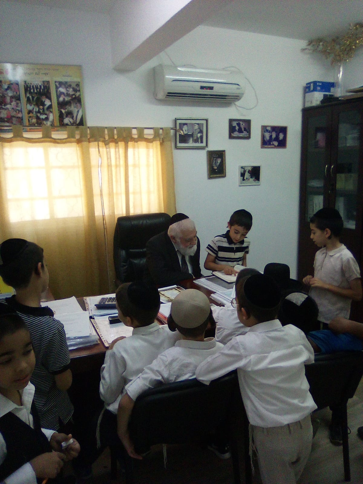 תלמידי 'חניכי התורה - תורת יהושע' אצל הגרא"מ מאמאן