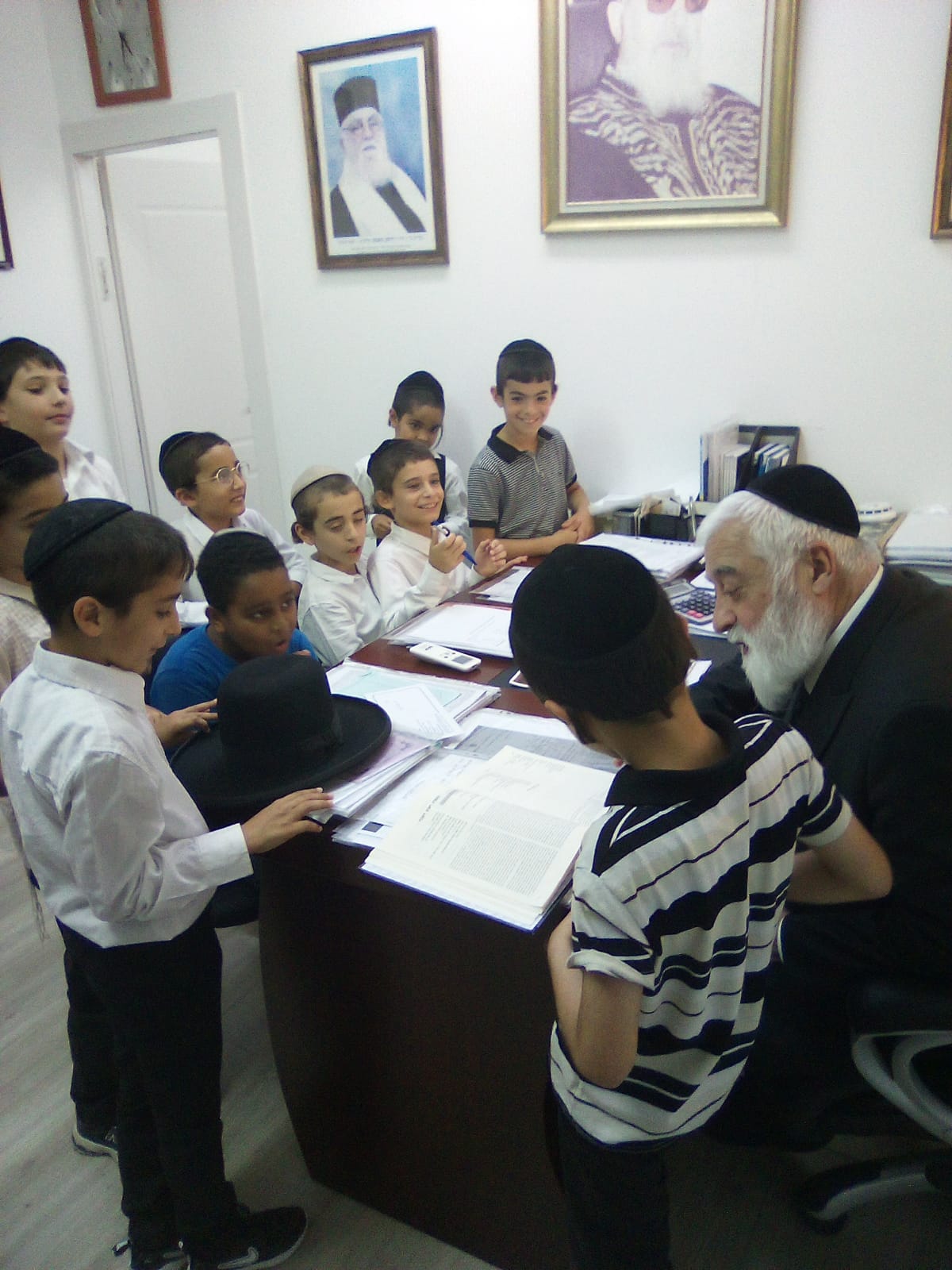 תלמידי 'חניכי התורה - תורת יהושע' אצל הגרא"מ מאמאן