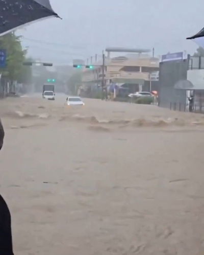 מפולות בוץ והצפות ענק הביאו ל-14 הרוגים בדרום קוריאה | תיעוד