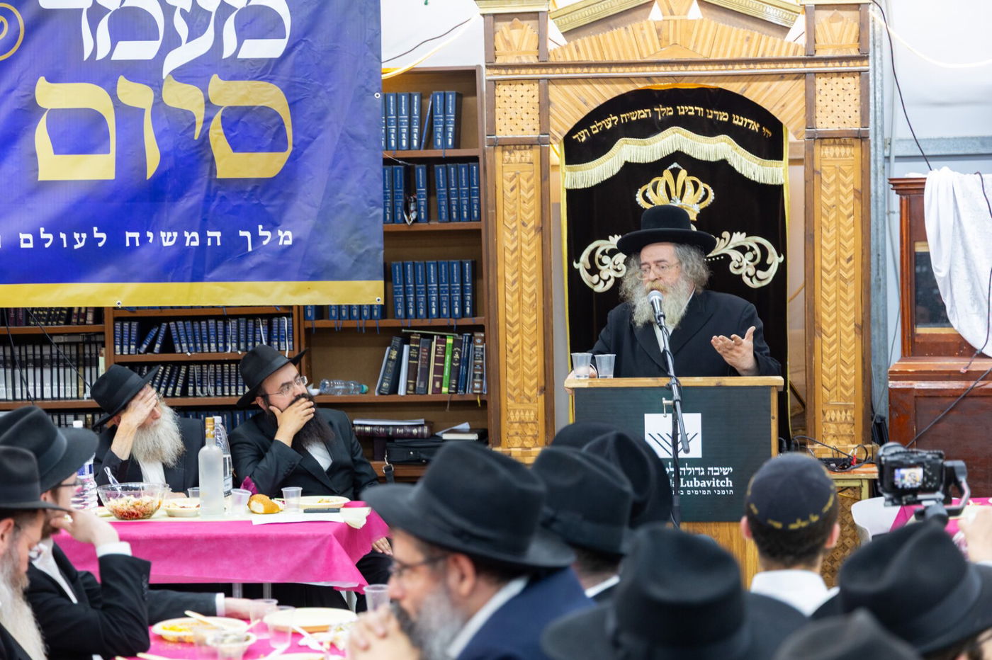 הרב יצחק דוד אלתר בסיום הש"ס בישיבת חב"ד 