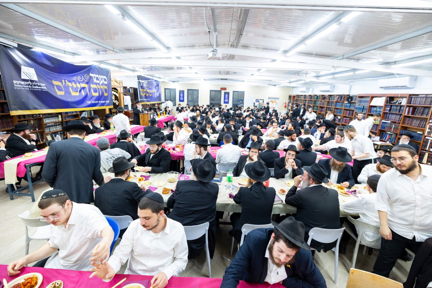 סיום הש"ס בישיבת חב"ד 