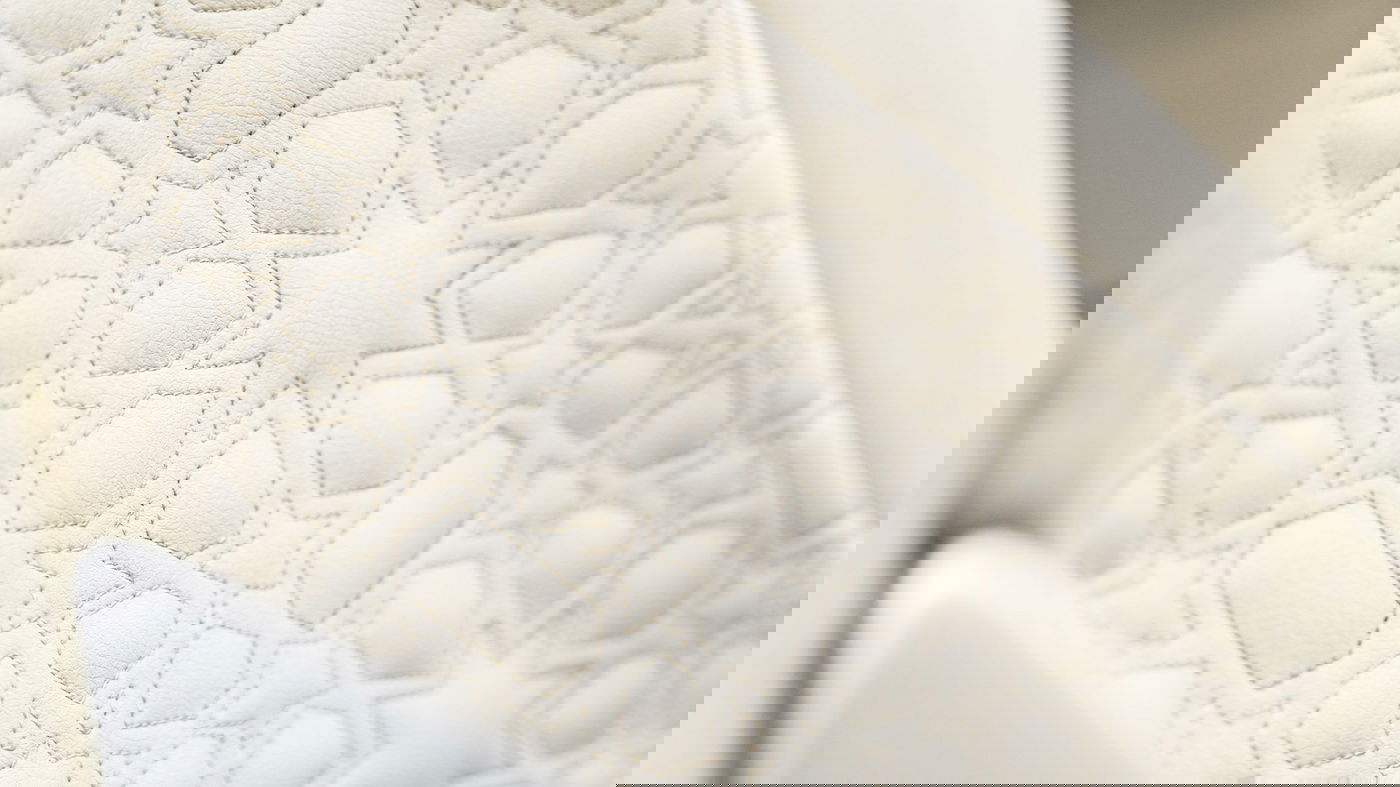 משלב מוטיבים מסורתיים בריפוד