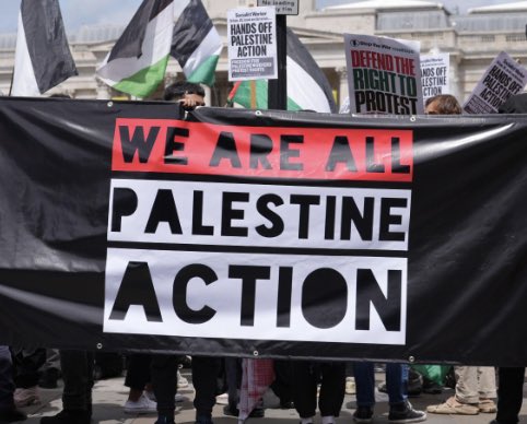 השלט שגרר מעצרים בלונדון, אמש