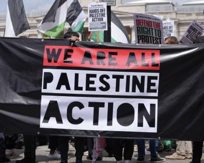 השלט שגרר מעצרים בלונדון, אמש